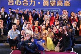 正能量為希望小學(xué)捐獻(xiàn)無(wú)電照明系統(tǒng) 正能量為希望小學(xué)捐獻(xiàn)無(wú)電照明系統(tǒng)