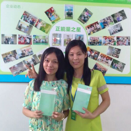 香港正能量月度優秀員工合影 香港正能量月度優秀員工合影