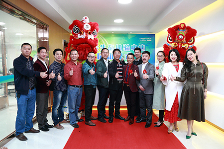 正能量科技嘉賓領(lǐng)導(dǎo)合照留影 正能量科技嘉賓領(lǐng)導(dǎo)合照留影