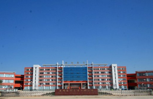 曲靖經開區第三中學無電照明應用